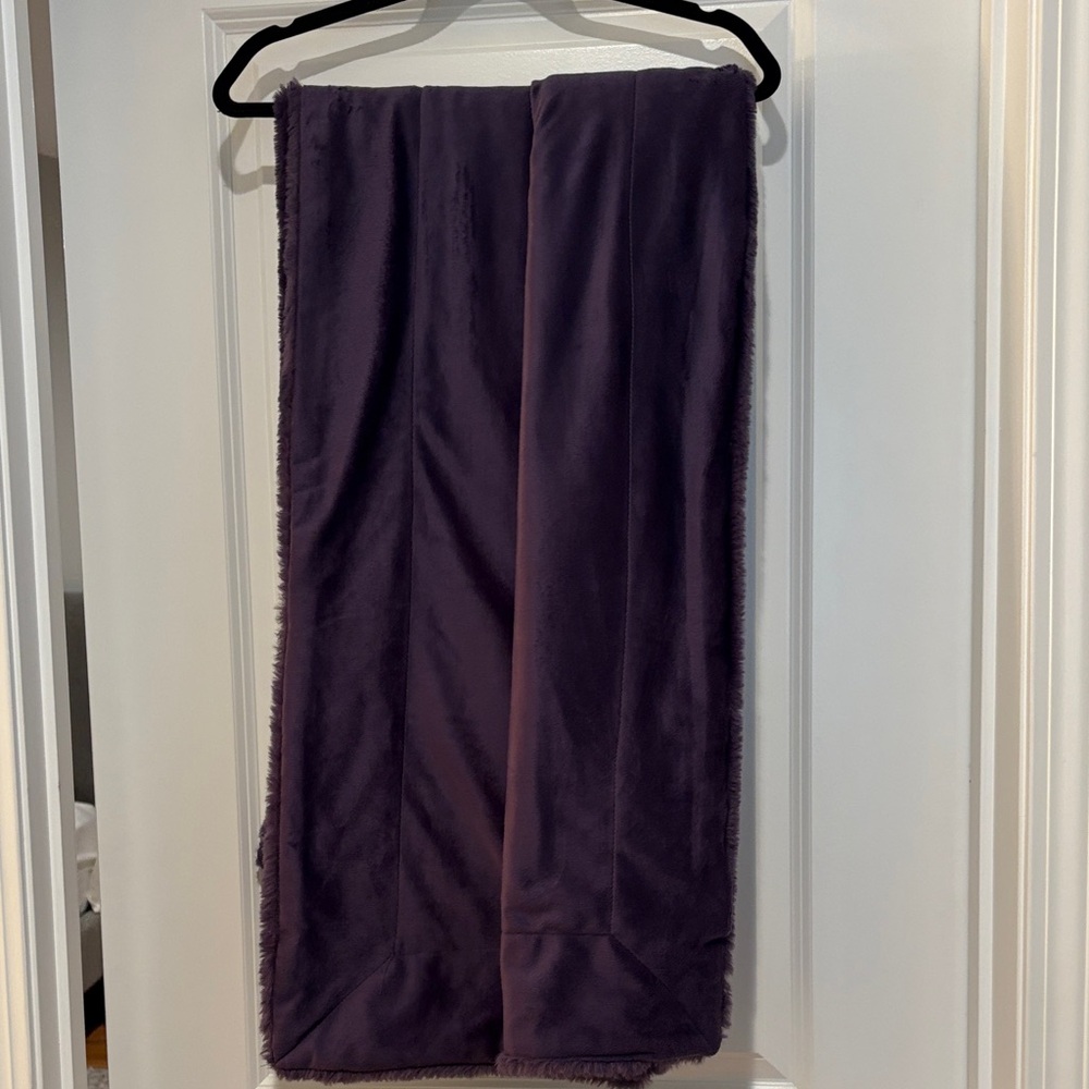 Vince Camuto Deep Purple Throw Blanket - Picture 3 of 4